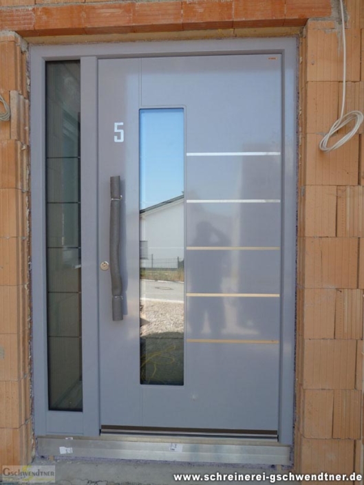 106-moderne-haustuer-mit-satinierten-glas
