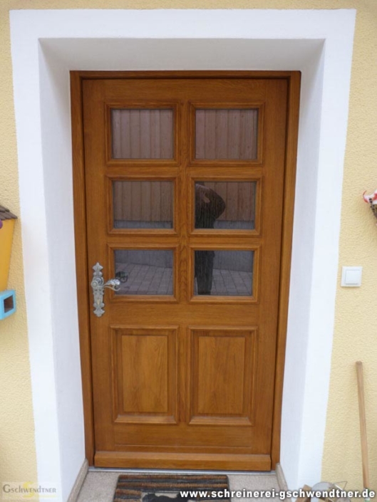 110-massive-haustuer-aus-holz-mit-fenstern