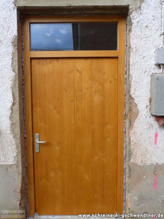 112-schlichte-holztuer-mit-oberlichte