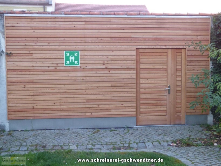 128-fassade-mit-tuer-mit-rhombusleiste