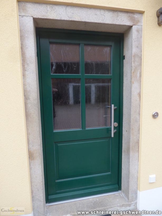 130-haustuer-in-fichte-gruen-deckendlackiert