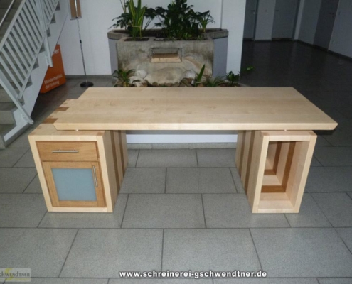 019-schreibtisch-aus-holz