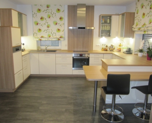 026-kueche-aus-holz-in-uform