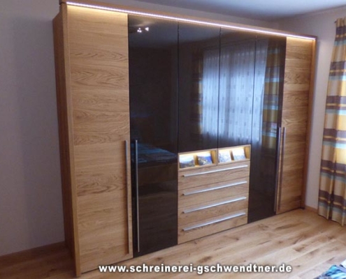 028-schlafzimmerschrank-in-eiche-massiv