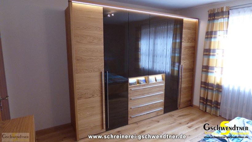 028-schlafzimmerschrank-in-eiche-massiv