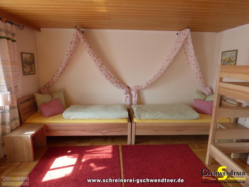031-schlafraum-mit-holz