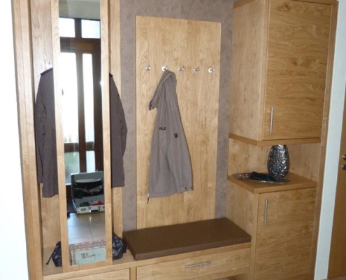 047-garderobe-mit-bank-und-schrank