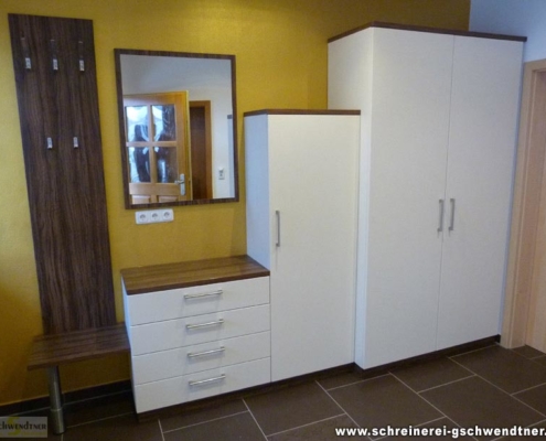 048-garderobe-mit-schrank-in-weiss
