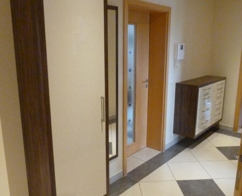 052-garderobe-schwebend-montiert