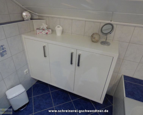 059a-badschrank-in-decorweiss
