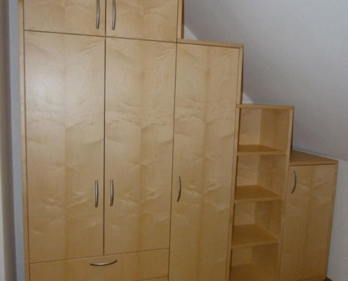 022-einbauschrank-in-dachschraege