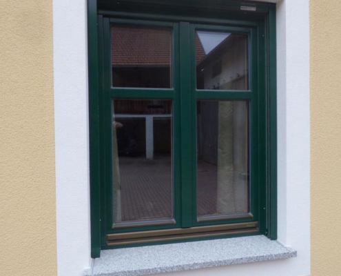 025a-fenster-in-fichte-grün-lackiert