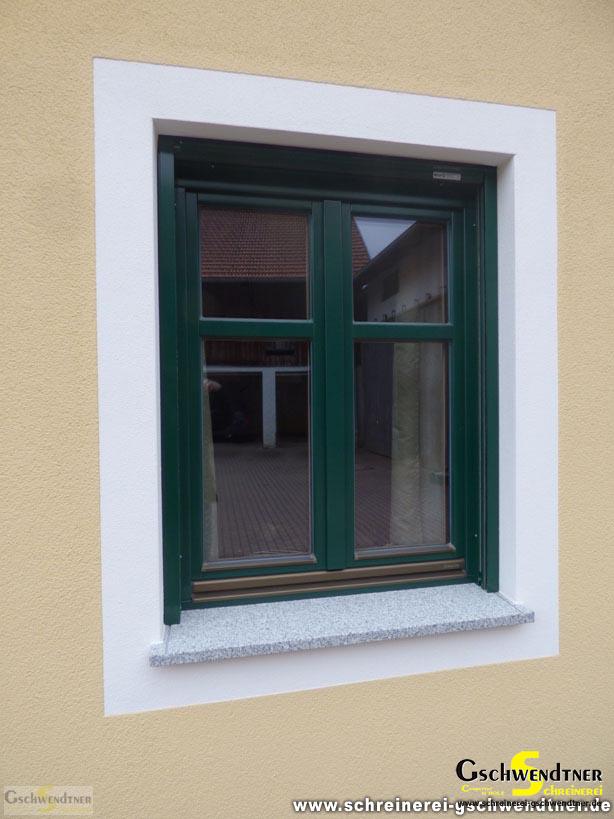 025a-fenster-in-fichte-grün-lackiert