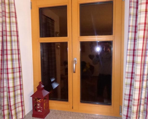 025c-fenster-in-fichte-grün-lackiert