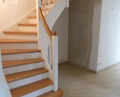 029b-holztreppe-weiss