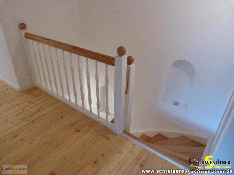 029c-holztreppe-weiss