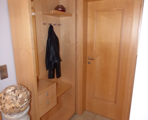 P1040038 Holz Garderobe