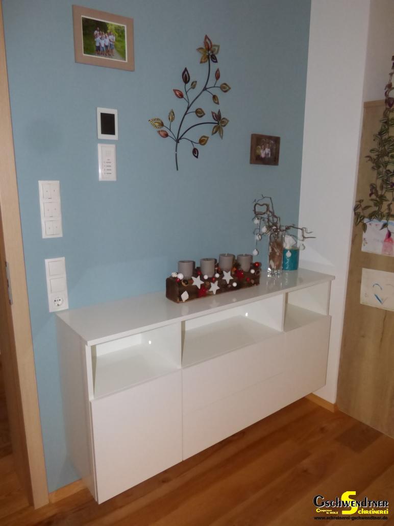 P1040084 Sideboard schwebend