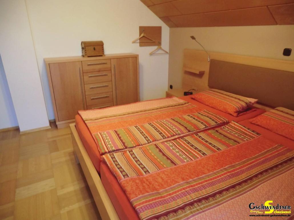 CIMG2262 Schlafzimmer Bett