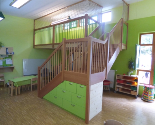 P1040852 Kinderholztreppe