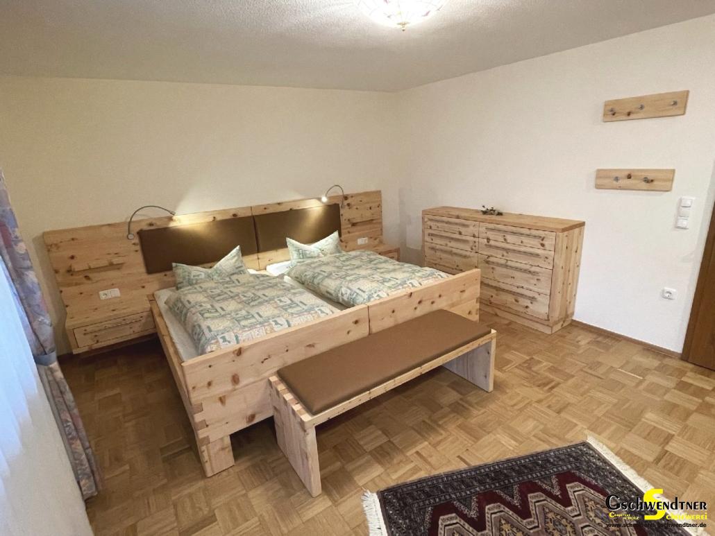 IMG_3693 Schlafzimmer Massivholz