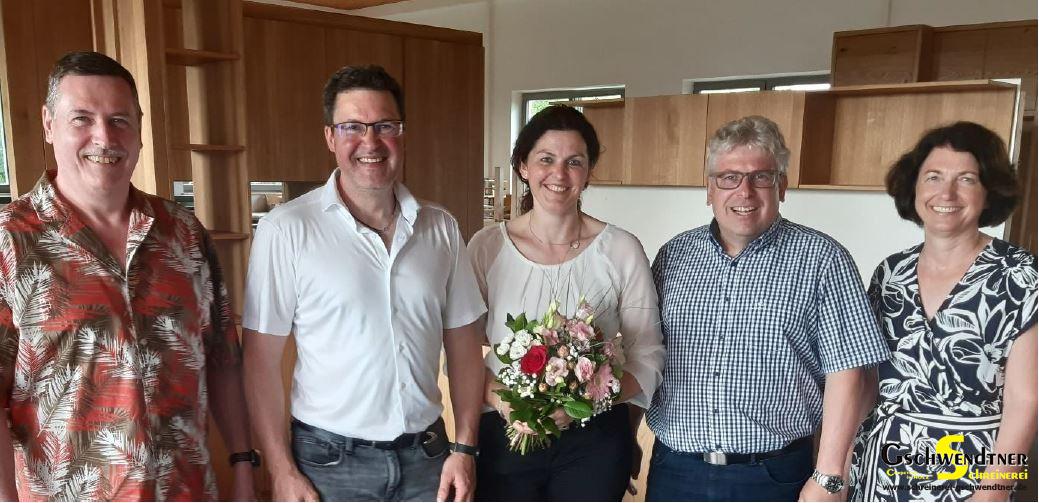 gschwendtner-foto Blumenübergabe Gschwendtner Schreinerei