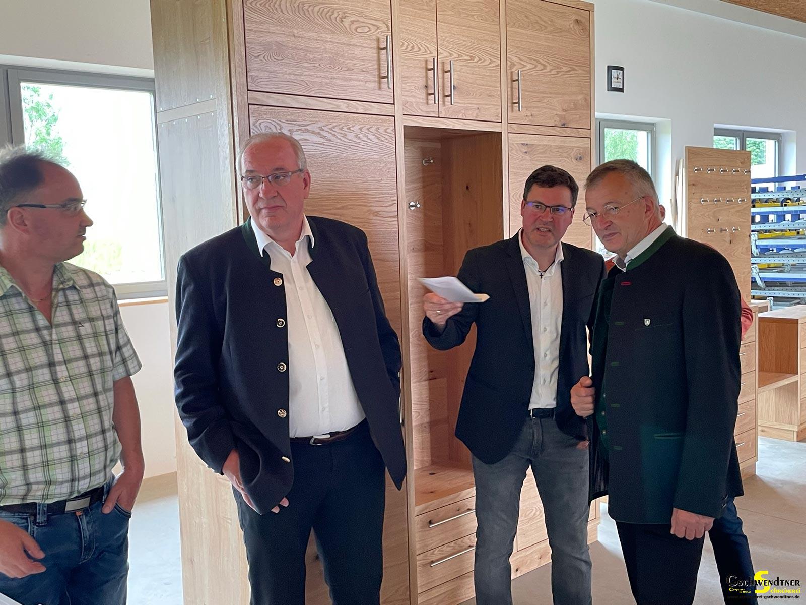 landrat landrat bei schreinerei gschwendnter