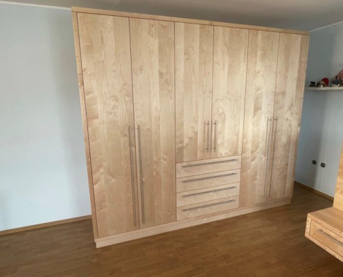 Schlafzimmer aus Massivholz